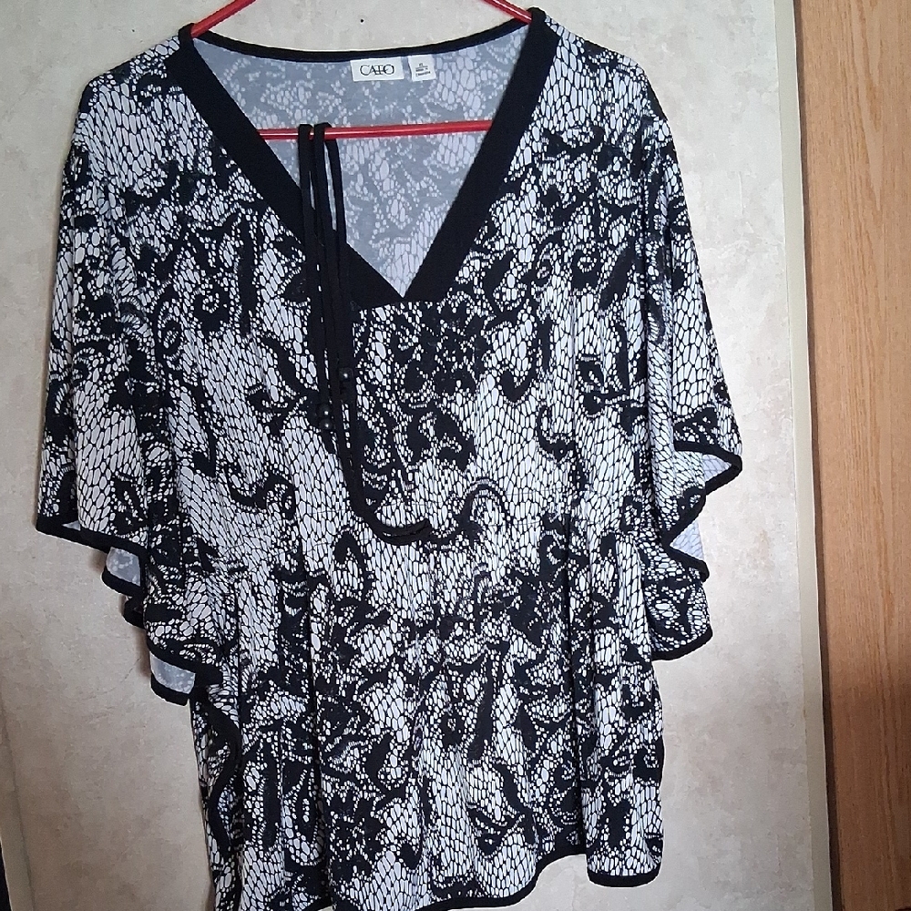 Cato Black and White Lace V-Neck Blouse